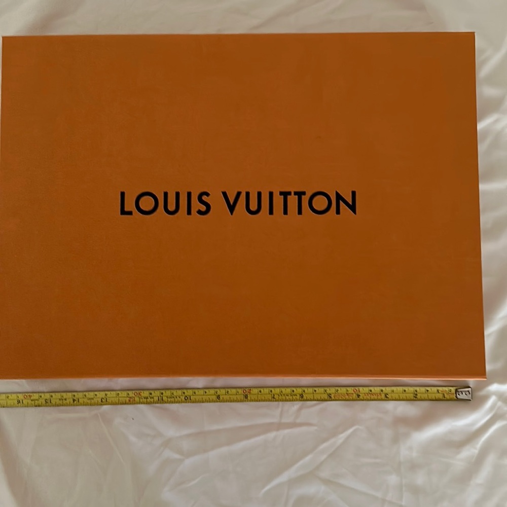 LV shopping box